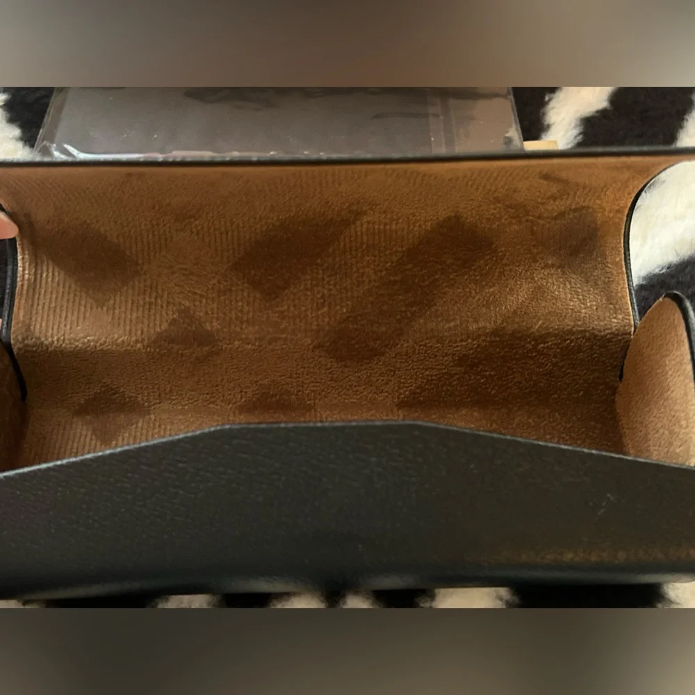 NIB Burberry Cat-eye sunglasses